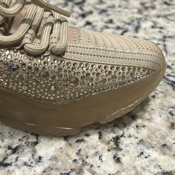 Steve Madden Maxima Sneakers Gold + Rhinestones Brand New Size 6M - Picture 6 of 7